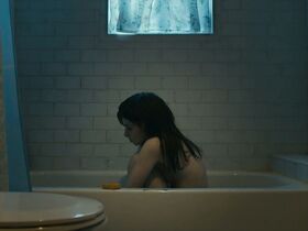 Тринити Киран секси – Skin (2019)