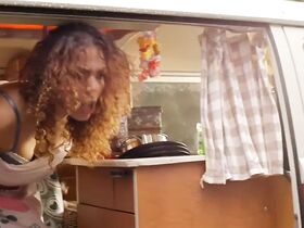 Хейли Луиз Джонс секси – Эйнштейн s2e04 (2018) #7