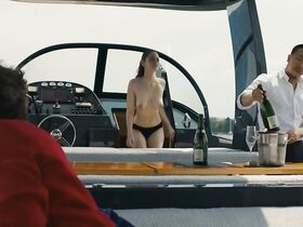 Лора Сепюль голая, Фанни Пиот голая – Банковскии? квартал s02e02-03 (2019) #5