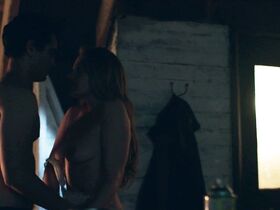 Элизабет Мосс голая – Рассказ служанки s01e05 (2017)