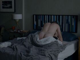 Гиллиан Джейкобс секси – Любовь s01e01-07 (2016) #2