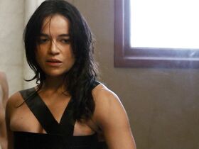 Кейтлин Джерард голая – The Assignment (2016)