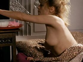 Изабель Мерго голая, Элиза Сервье голая – Миллион – не деньги (1982) #2