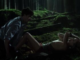 Шэрон Хинендэйл голая – Embrace of the Vampire (2013) #3