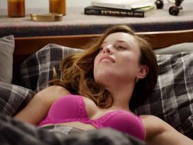 Джессика Макнэми голая – Сирены s01e05 (2014)