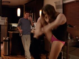 Джессика Макнэми голая – Сирены s01e05 (2014) #2